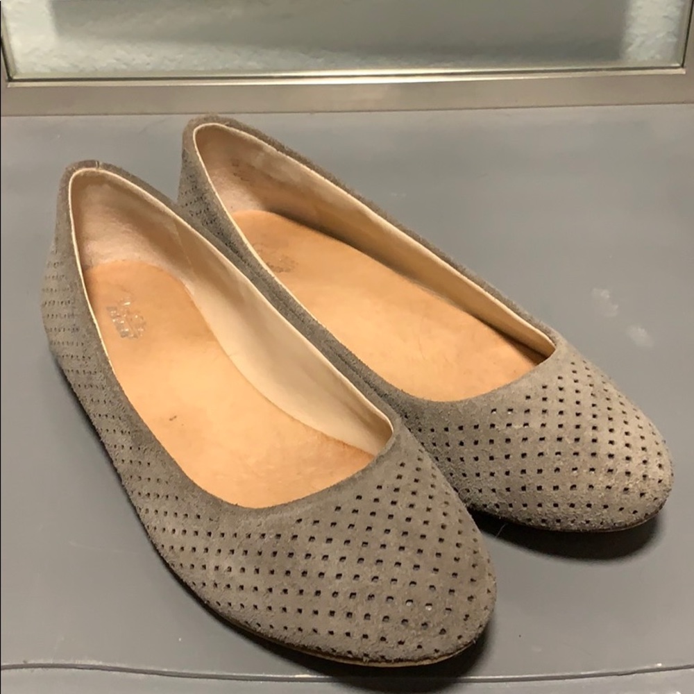 Cute flats! Suede!